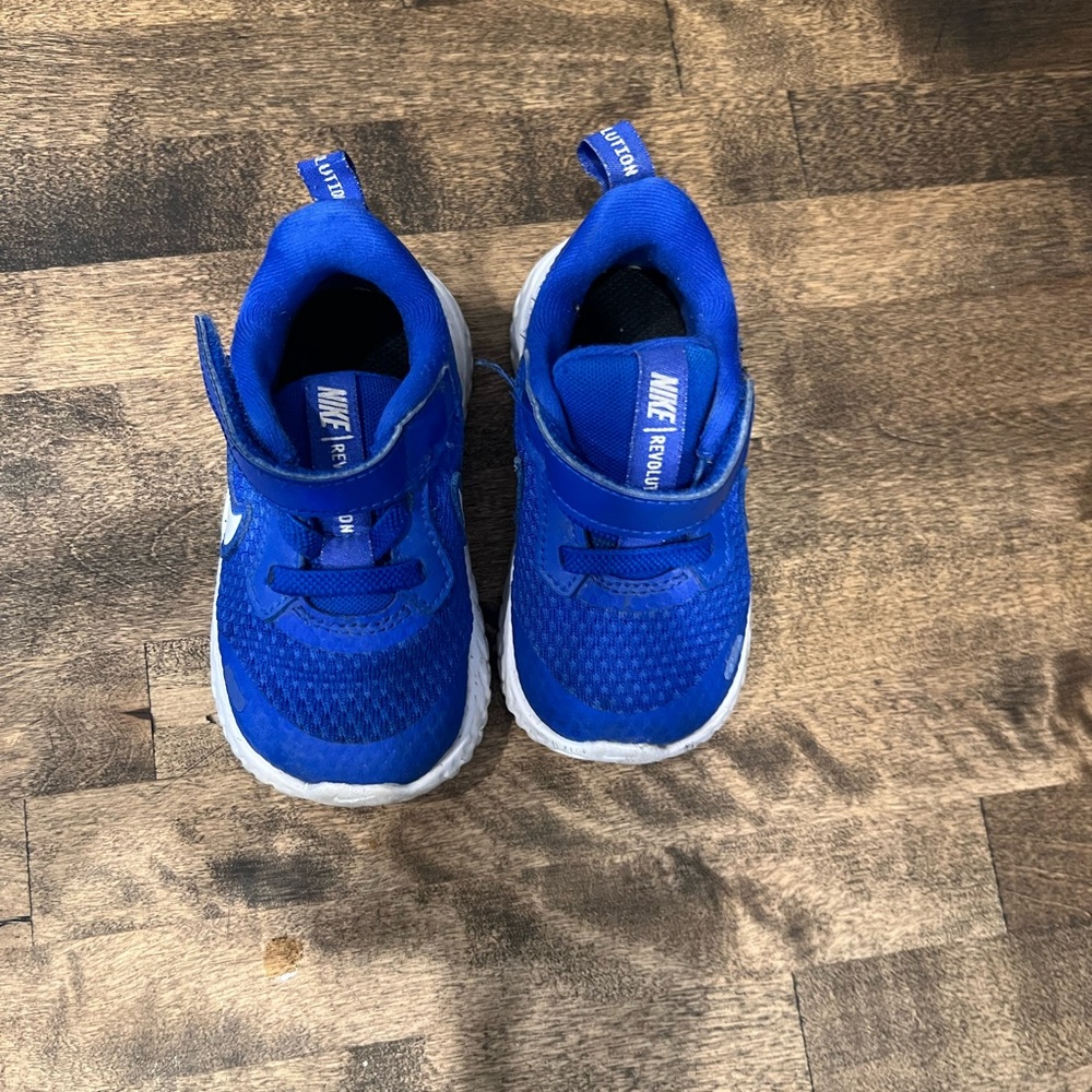 Toddler Nike tennis shoes